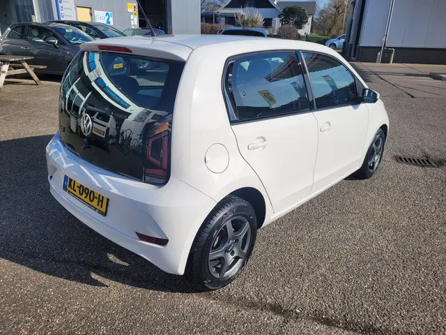 Volkswagen up! 1.0 BMT move up! 2016 Benzine 6