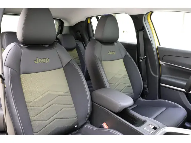 Jeep Avenger Summit 54 kWh 2025 Elektrisch 7