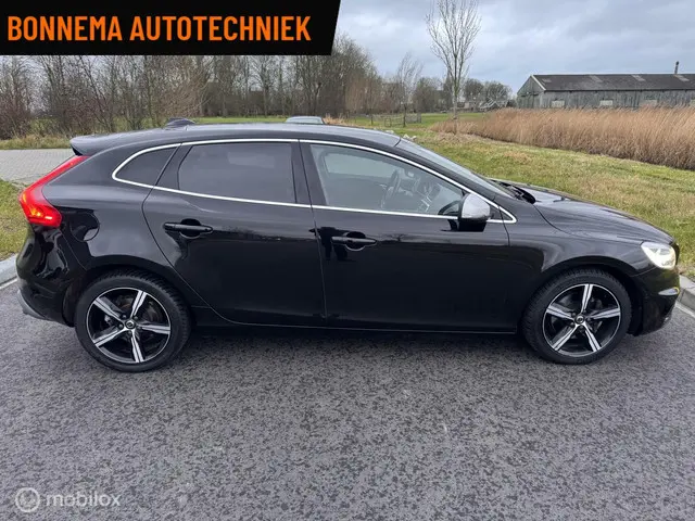 Volvo V40 2.0 T4 R-Design Pano Camera 2017 Benzine 4