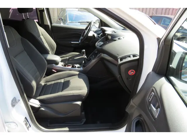 Ford Kuga 1.5 Trend , AIRCO , NAVI , LM VELG 2016 Benzine 25