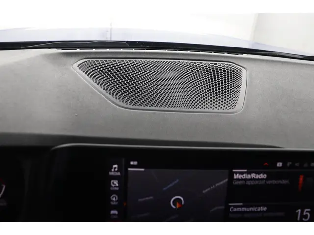 BMW 3 Serie 330i High Executive 2020 Benzine 65