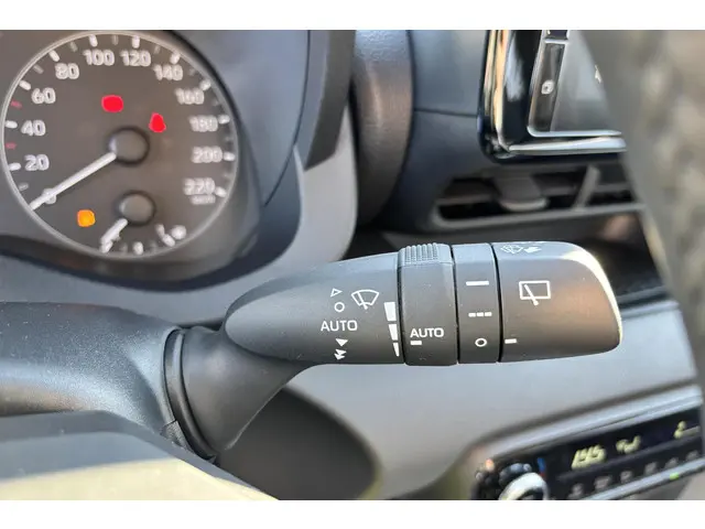Toyota Yaris 1.5 Hybrid 115 Active 2025 Hybride Benzine 17
