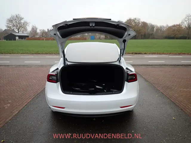 Tesla Model 3 SR+ 60kWh 2021 Elektrisch 24