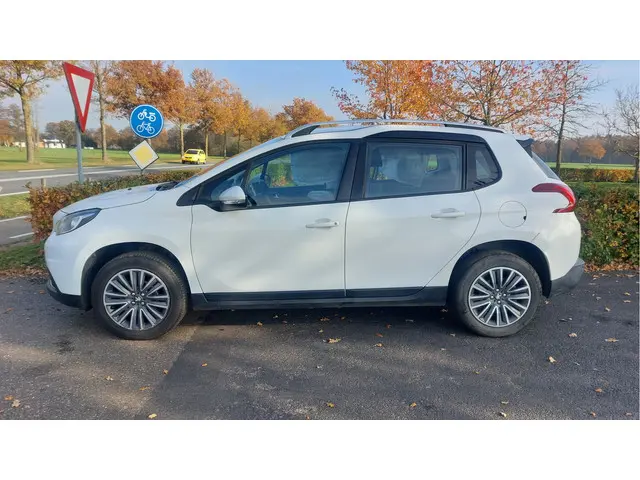 Peugeot 2008 1.2 PureTech Blue Lion 2018 Benzine 13
