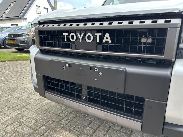 Toyota Land Cruiser 2.8 D-4D President 2025 Diesel 47