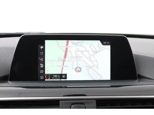 BMW 3 Serie Touring 320i Executive 2018 Benzine 33