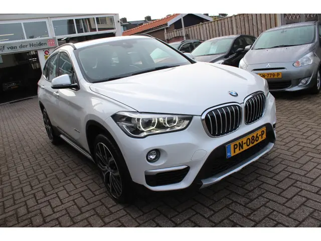 BMW X1 sDrive20i 260pk High Executive Pano 2017 Benzine 7