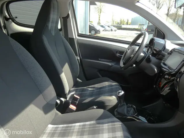 Peugeot 108 1.0 e-VTi Allure TOP! / Cabrio 2019 Benzine 12
