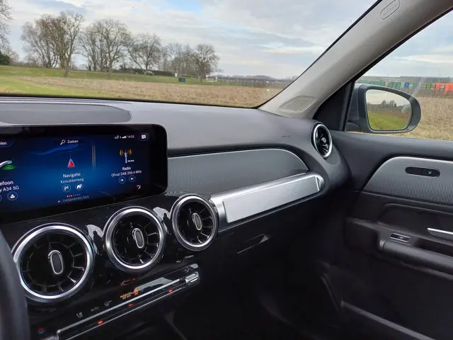 Mercedes-Benz GLB 200 Premium Plus 2022 Benzine 28