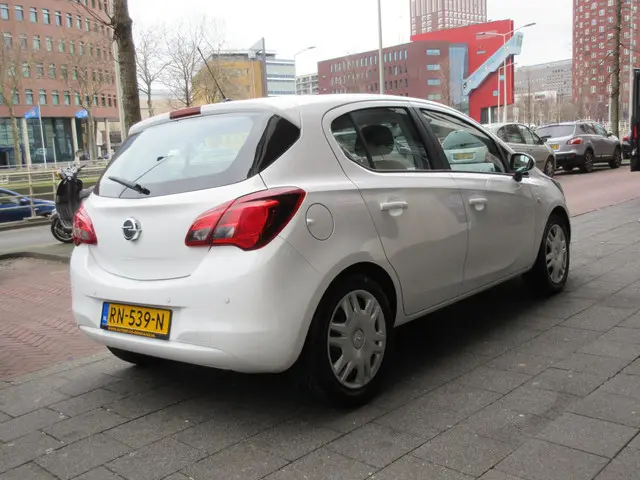 Opel Corsa 1.4 Favourite 5 Deurs Airco PDC 2018 Benzine 3