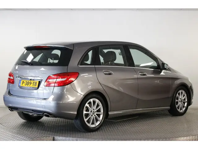 Mercedes-Benz B-Klasse 220 4Matic Ambition 2015 Benzine 2