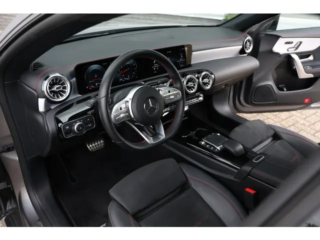 Mercedes-Benz CLA 200 164PK AMG Night Aut. 2020 Benzine 4
