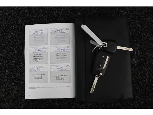 Toyota Yaris 1.5 Hybrid Design 2018 Hybride Benzine 11