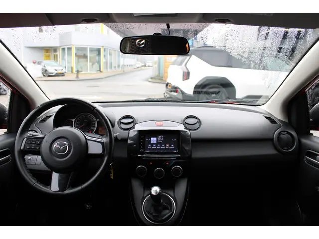 Mazda 2 1.3 Silver Edition 2014 Benzine 24