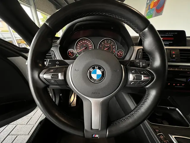 BMW 3 Serie Touring 318i M Sport 2019 Benzine 8