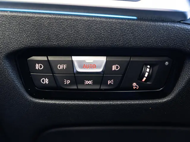 BMW 3 Serie Sedan 330e 2020 Hybride Benzine 19