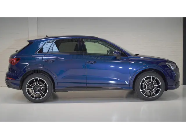 Audi Q3 45 TFSI e S line 2022 Hybride Benzine 5