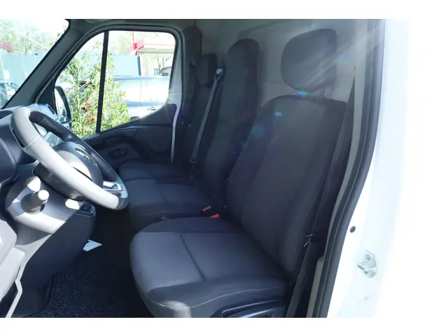 Renault Master T35 2.3 dCi 135 L2H2 Comfort 2022 Diesel 9