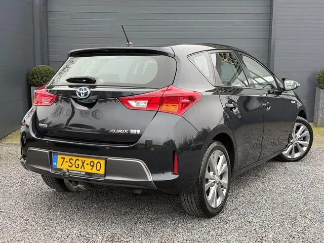 Toyota Auris 1.8 Hybrid Executive 2013 Hybride Benzine 4