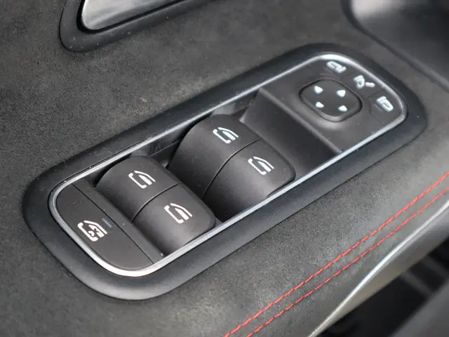 Mercedes-Benz CLA 250 e AMG Line 2023 Hybride Benzine 14