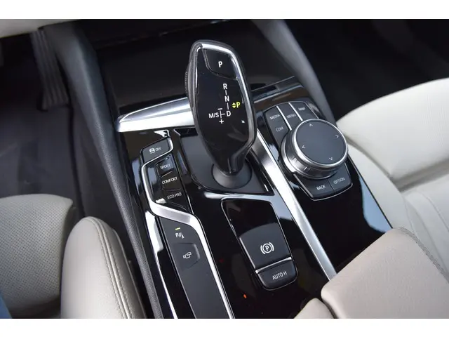 BMW 5 Serie Touring 520i High Executive 2017 Benzine 18