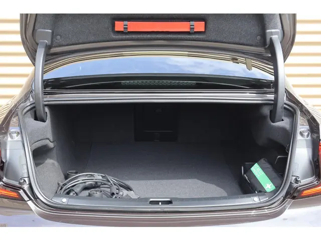 Volvo S90 T8 AWD Ultimate Dark 2024 Hybride Benzine 14