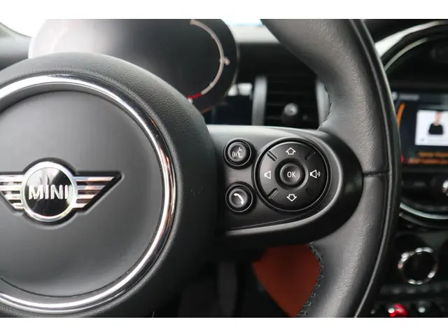 MINI 5-Deurs Cooper 2021 Benzine 13
