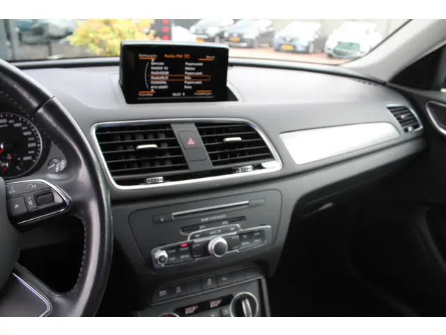 Audi Q3 1.4 TFSI 150pk sport S-Line 2015 Benzine 21