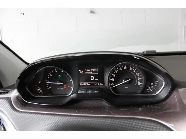 Peugeot 2008 1.2 PureTech Style 2015 Benzine 25