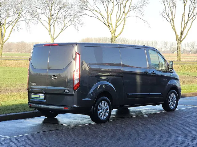 Ford Transit Custom 3