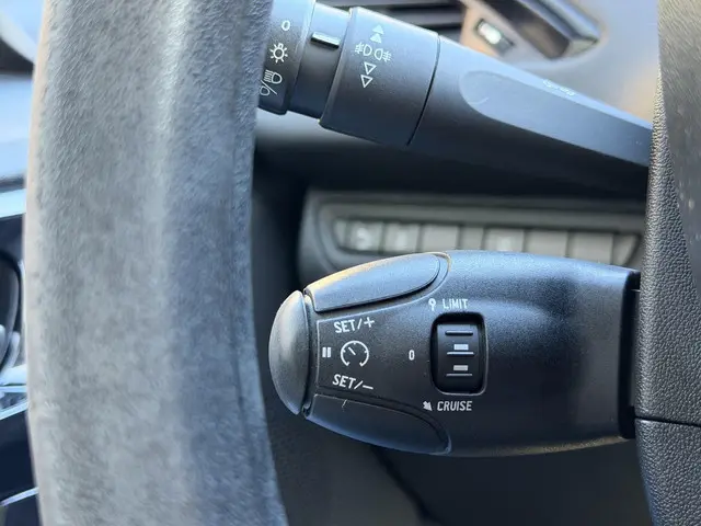 Peugeot 208 1.2 PureTech Blue Lease 2015 Benzine 18