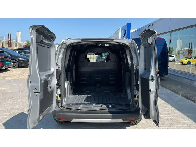 Ford Transit Courier 1.5 EcoBlue Active 2024 Diesel 32