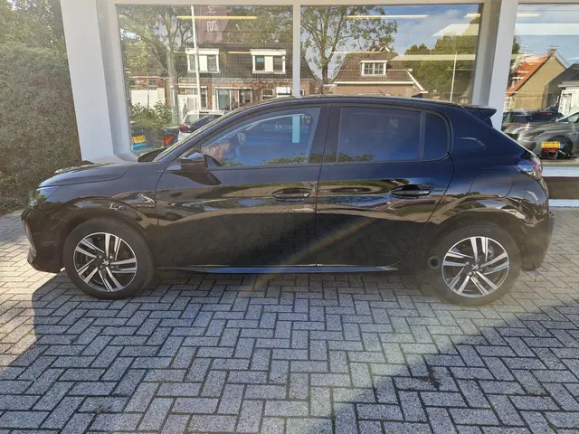 Peugeot 208 1.2 PureTech 100 Allure 2023 Benzine 23