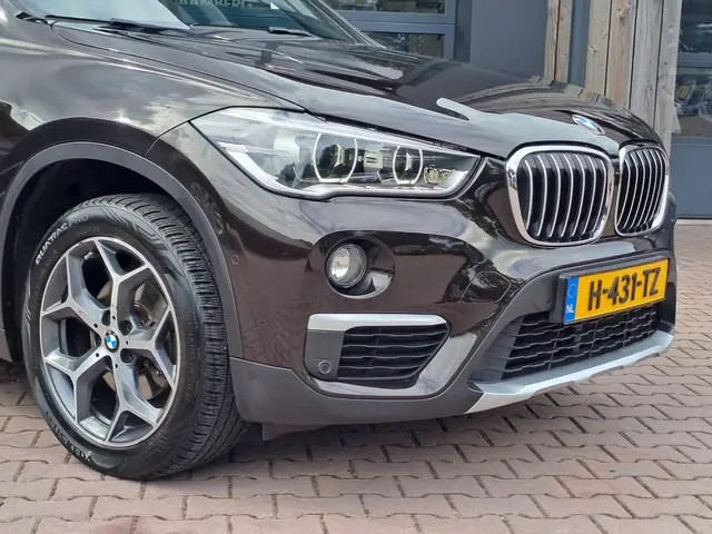 BMW X1 sDrive18i High Executive 2017 Benzine 40
