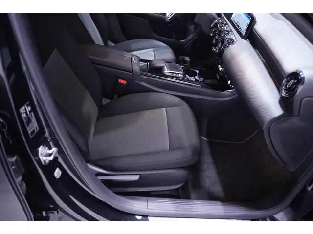 Mercedes-Benz A-Klasse 180d Design 2021 Diesel 28