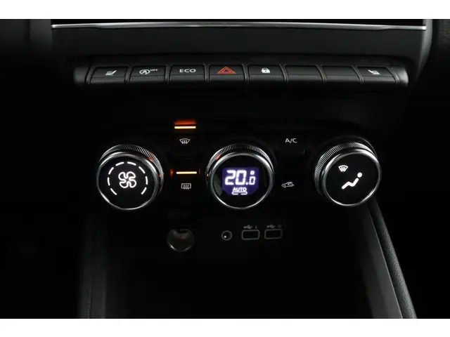 Mitsubishi Colt 1.0T MT First Edition 2024 Benzine 6