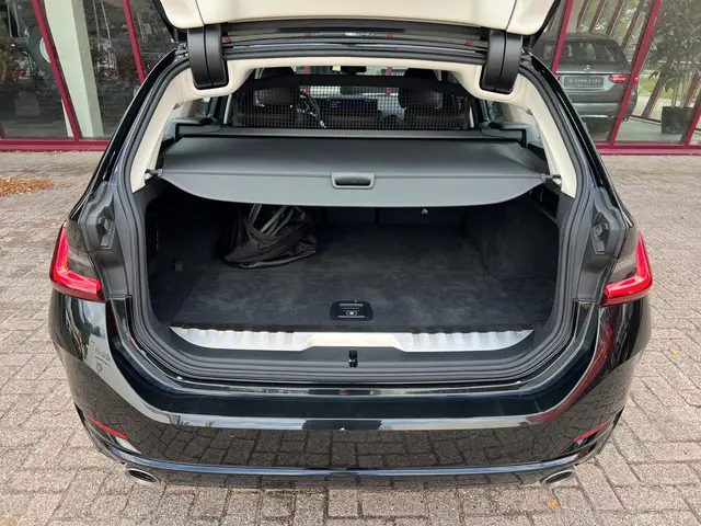 BMW 3 Serie Touring 320e 2023 Hybride Benzine 38
