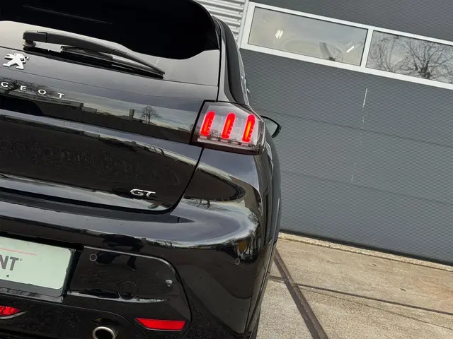 Peugeot 208 1.2 PureTech GT Pack 2023 Benzine 16