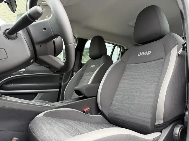 Jeep Avenger Longitude 54 kWh Aut. 2024 Elektrisch 11