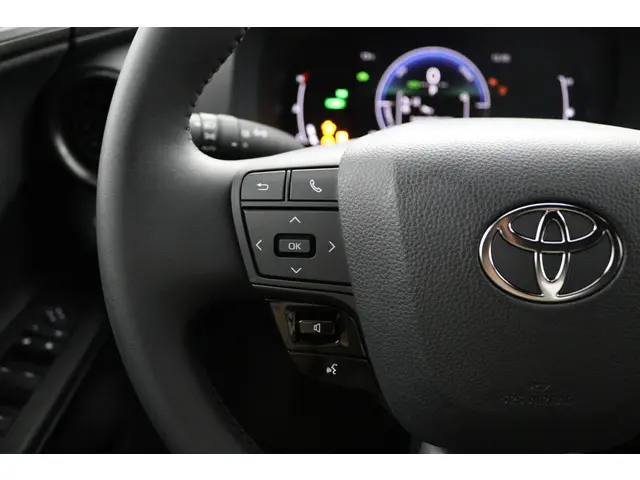 Toyota C-HR 1.8 Hybrid 140 Active 2025 Hybride Benzine 18