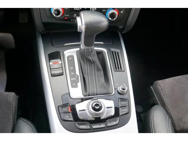 Audi A4 Avant 1.8 TFSI S-LINE PANORAMADAK 2015 Benzine 8