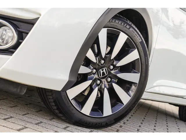 Honda Civic 1.8i VTEC ELEGANCE - SPORT 2016 Benzine 11