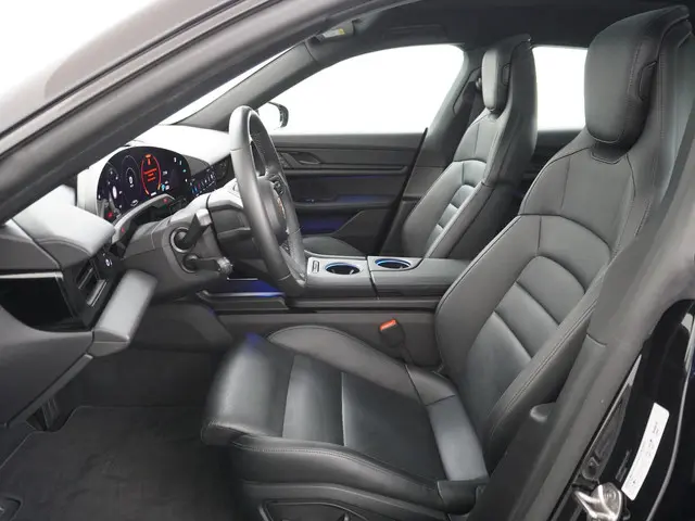 Porsche Taycan Sport Turismo 83 kWh 2022 Elektrisch 18