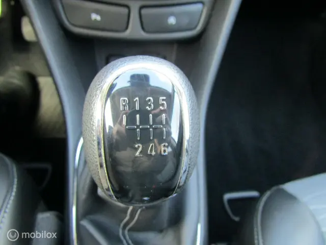 Opel Mokka 1.4 T Edition | Camera, PDC, Trekhaak 2015 Benzine 15