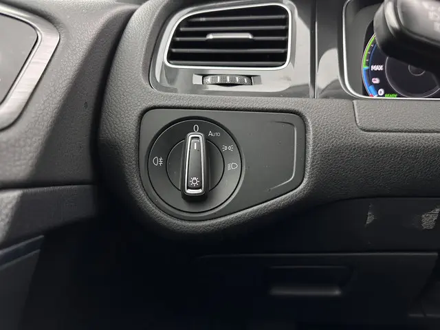 Volkswagen e-Golf {SOH-91%} 2019 Elektrisch 17