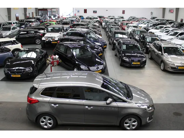 Kia Carens 1.6 GDi Premium Pack 2013 Benzine 34