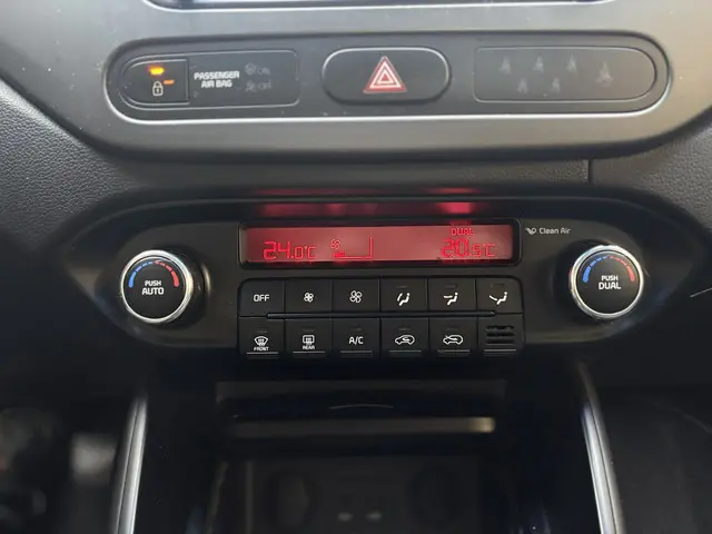 Kia Carens 1.6 GDi ComfortLine 7p 2013 Benzine 27