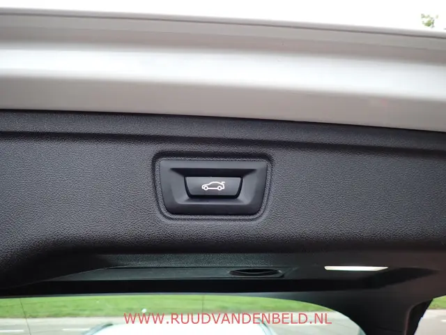 BMW 3 Serie Touring 330e 2021 Hybride Benzine 23