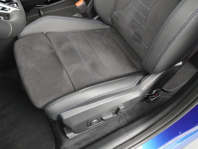 BMW X1 xDrive25e 2025 Hybride Benzine 12