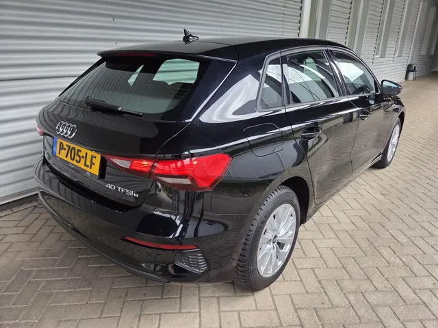 Audi A3 Sportback 40 TFSI e Edition 2022 Hybride Benzine 9